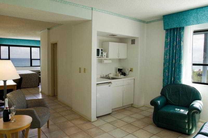 Howard Johnson Plaza Miami Beach North Room photo